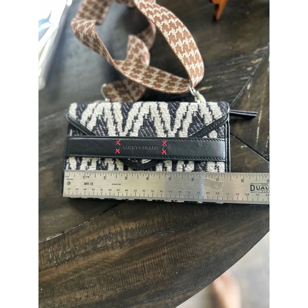 Lucky Brand Ikat Crossbody Wallet Bag Woven Black Cream Boho Adjustable Strap